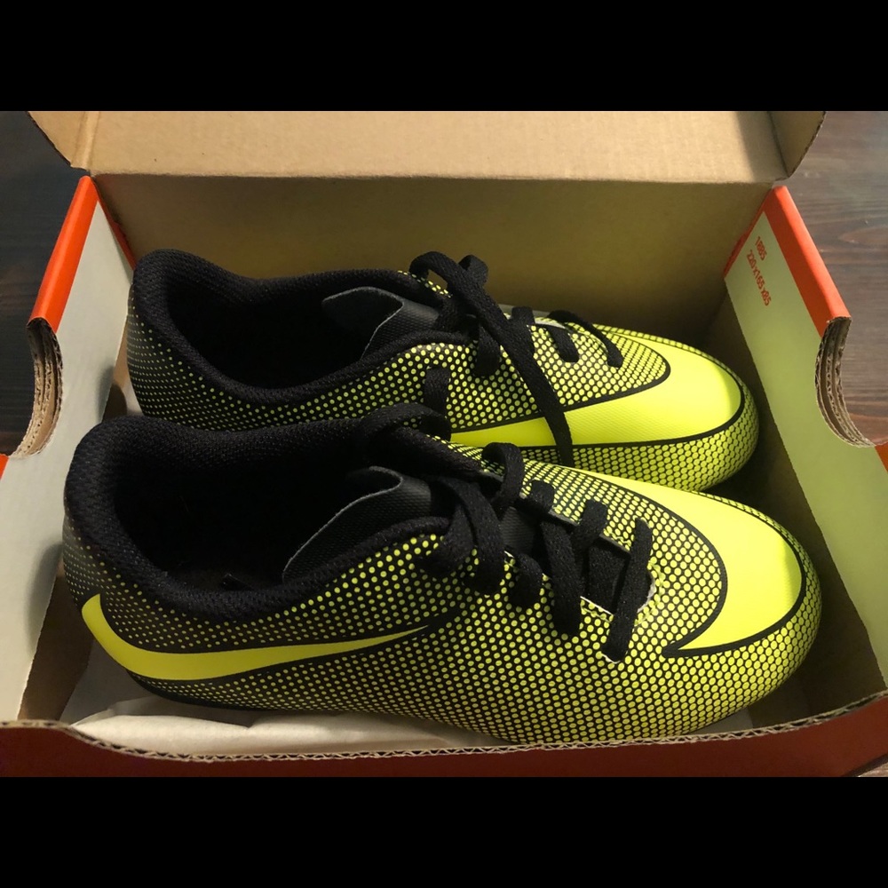 Boys Nike 13 cleats NEW